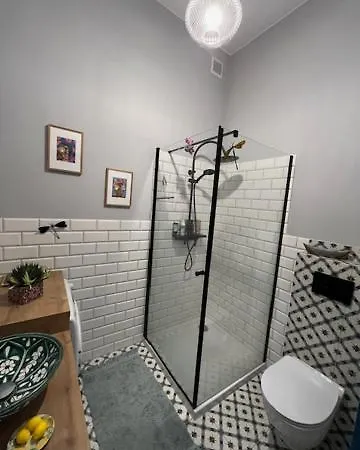 Romantic In Apartman