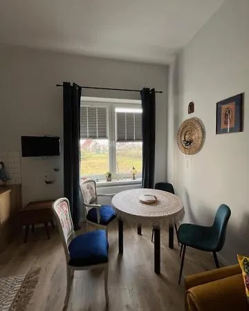 Romantic In Apartman